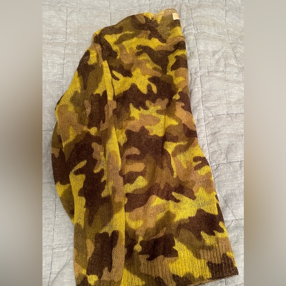 Michael Kors Fine Knit Camo Sweater - Picture 6 of 9